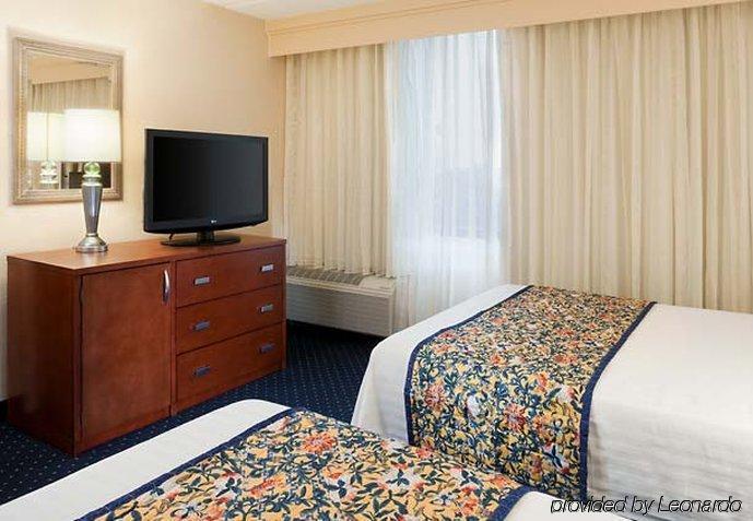 Courtyard Atlanta Northlake Тъкър Стая снимка