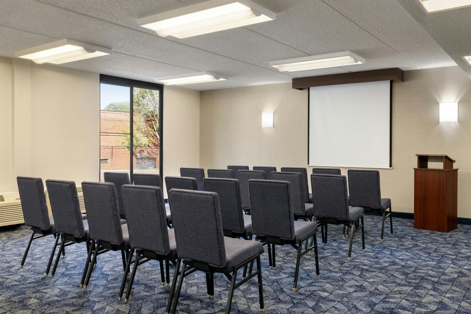 Courtyard Atlanta Northlake Тъкър Екстериор снимка